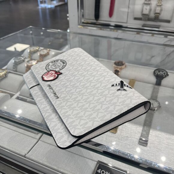 Michael Kors Cooper Large Embellished Signature Logo Travel Wallet 36R5LCOF6B - Picture 2 of 13